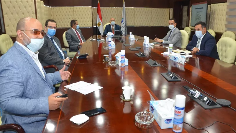 وزير الإسكان يستعرض تطوير قطعتى أرض لشركات قطاع الأعمال بمحافظة الإسكندرية
