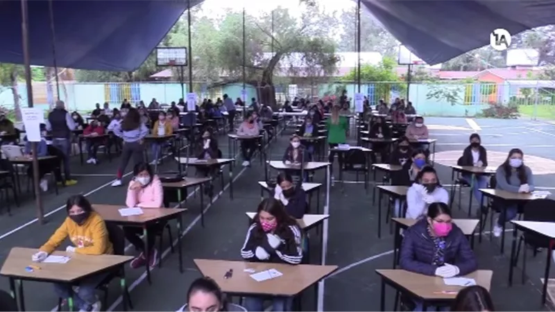 لن تخطر ببال أحد..أحدث طريقة للغش بطلاء الأظافر