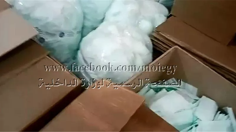 ضبط مصنع غير مرخص لتصنيع الكمامات الطبية غير مطابقة للمواصفات بالمنوفية