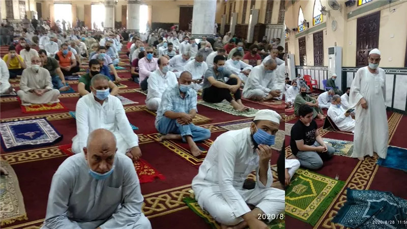 بالسجادة والكمامة .. الملايين خرجوا فى إحتفالية كبرى لأداء صلاة الجمعة بعد غياب 150 يوماً.. صــــور
