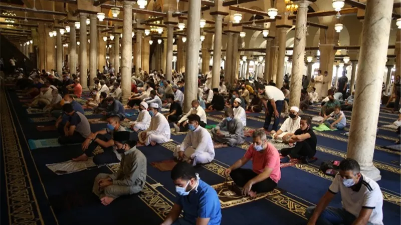 خطيب الجامع الأزهر: شكرا لله على نعمة عودتنا لبيوته بالإلتزام بالتدابير الاحترازية