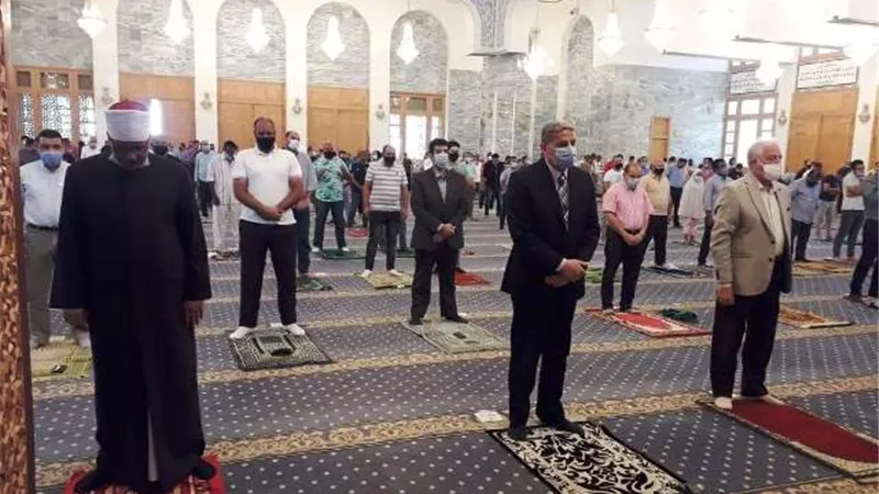 فوده يؤدى أول صلاة جمعة بعد أزمة كورونا بمسجد السلام فى شرم الشيخ.. بالصور