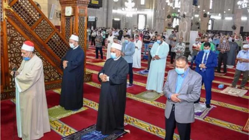 اول صلاة جمعة بالمساجد بعد الحظر فى الاسكندرية