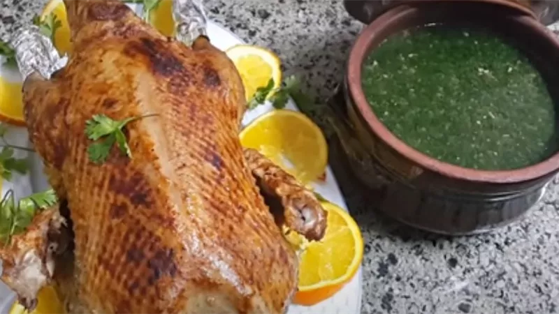بط محشى وملوخية خضراء لموسم عاشوراء بالفيديو