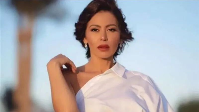 لقاء الخميسى تخطف الانظار على البحر بكاش مايوه مثير .. صور