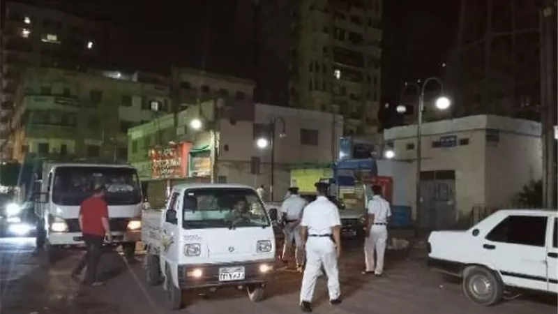 استمرار حملات ضبط المقاهى لتقديمها الشيشة ورفع الإشغالات المخالفة بحى اول الزقازيق