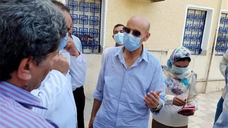 مسعود يتفقد منافذ تقديم الخدمة بالسعدية وأبوحماد ويقدم الشكر للأطقم الطبية