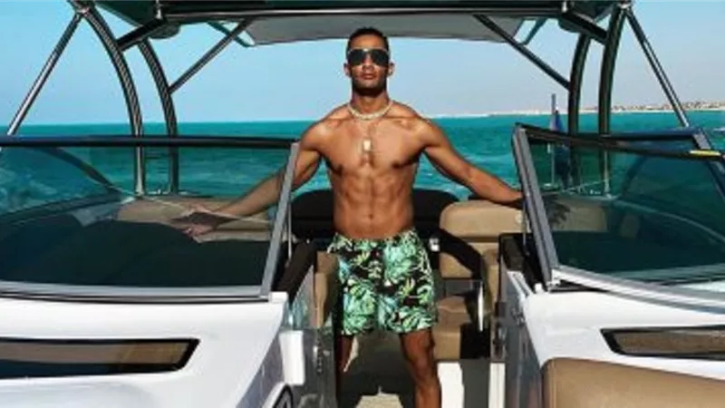 محمد رمضان يشعل السوشيال ميديا بفيديو جديد على المركب.. شاهد