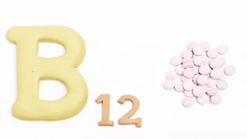 6 علامات تنذرك بنقص مستويات فيتامين B12 بالجسم