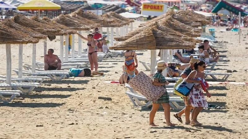 دعوة لمعاقبة السائحات بالبكيني في شوارع سوتشي الروسية