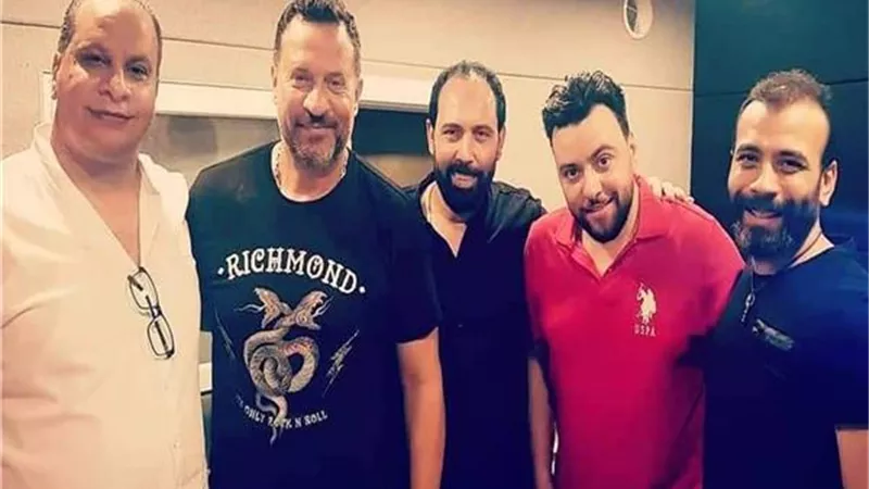 مدحت صالح ينتهي من تسجيل تتر 