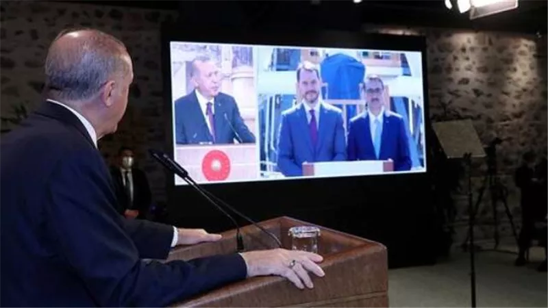 أوغلو: أردوغان وظف شركة علاقات عامة لتلميع صورة صهره!