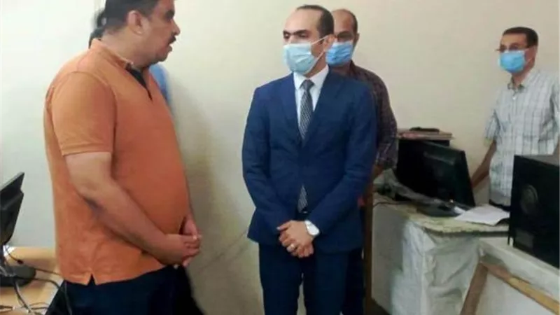 نائب محافظ سوهاج يتفقد سير العمل بإدارة خدمة المواطنين بحي شرق سوهاج
