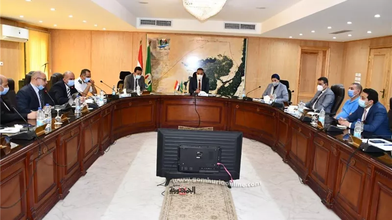 محافظ الفيوم يجتمع باللجنة العامة لحماية الطفولة