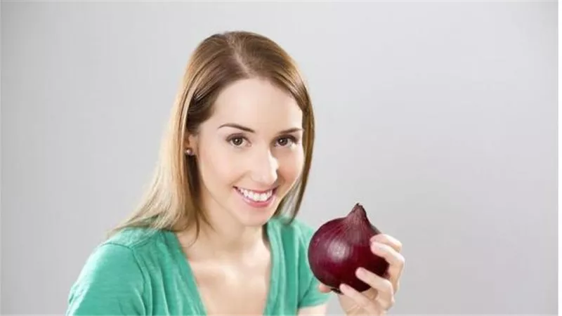 ماء البصل كولاجين طبيعى للوجه