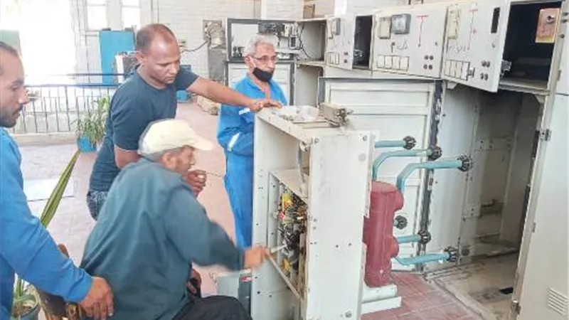 اصلاح أعطال الكهرباء بمحطة صرف الحصواية بقنا