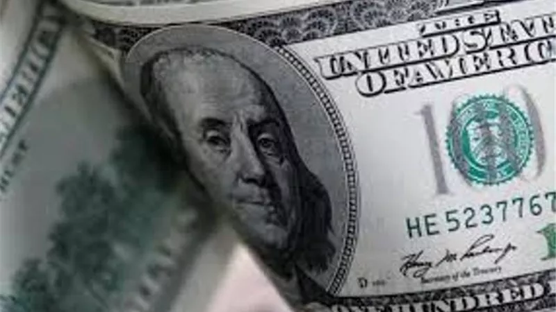 الدولار يتجه لتسجيل أسوأ أداء في شهر أغسطس منذ خمس سنوات