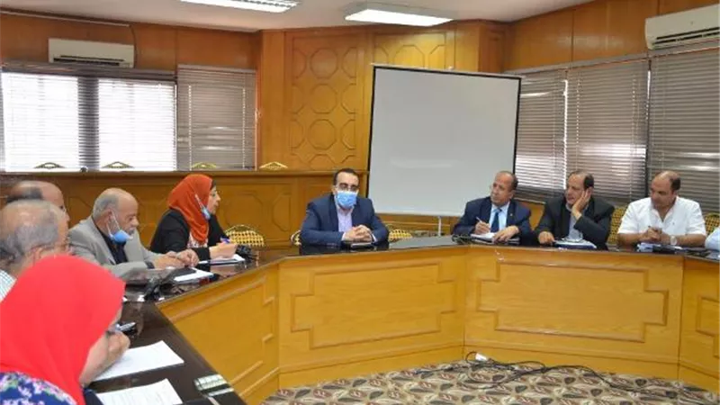 نائب محافظ الإسماعيلية يستعرض خطة الإستعداد لفصل الشتاء وتجمعات السيول .صور