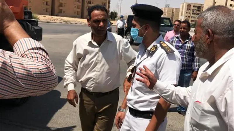 رئيس جهاز بدر يقود حملة على المخالفات فى المدينة بالتعاون مع شرطة التعمير.. بالفيديو