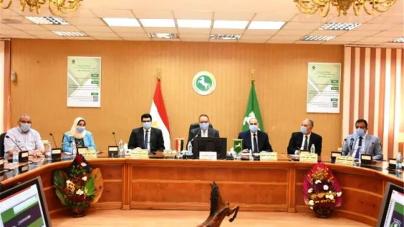 غراب يأمر بتشكيل لجان لحصر المباني الآيلة للسقوط ورفع كفاءة الحملات.. بالصور
