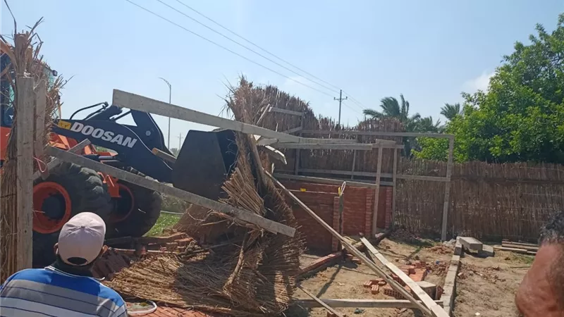 محافظ دمياط إزالة ٥ حالات تعد و تلقى عدد ٧ طلبات تصالح فى مخالفات البناء