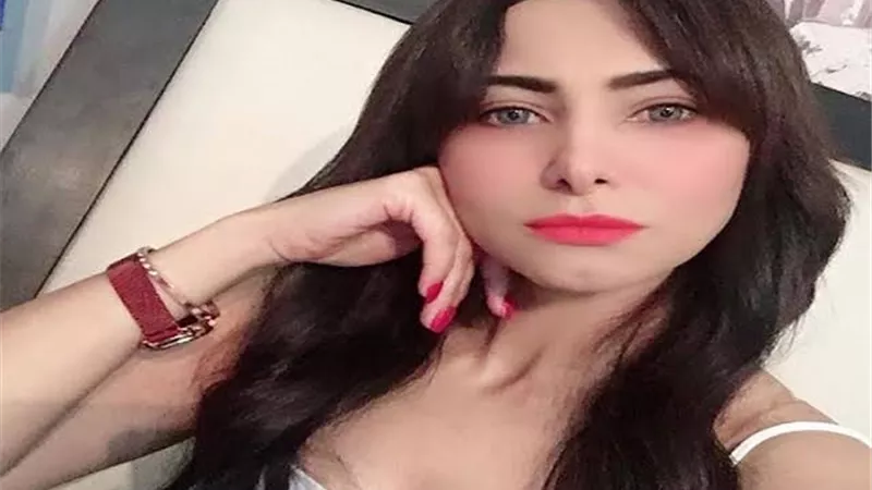 بفستان زفاف .. انجى خطاب توجه رسالة الى النساء