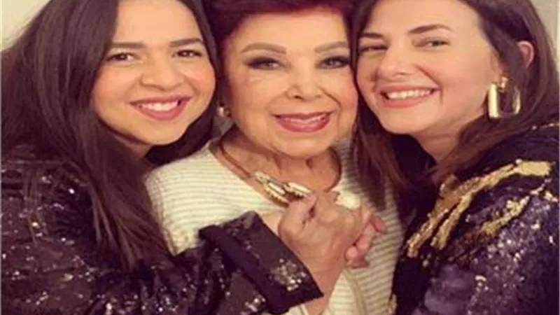دنيا سمير غانم تشيد باداء رجاء الجداوى فى
