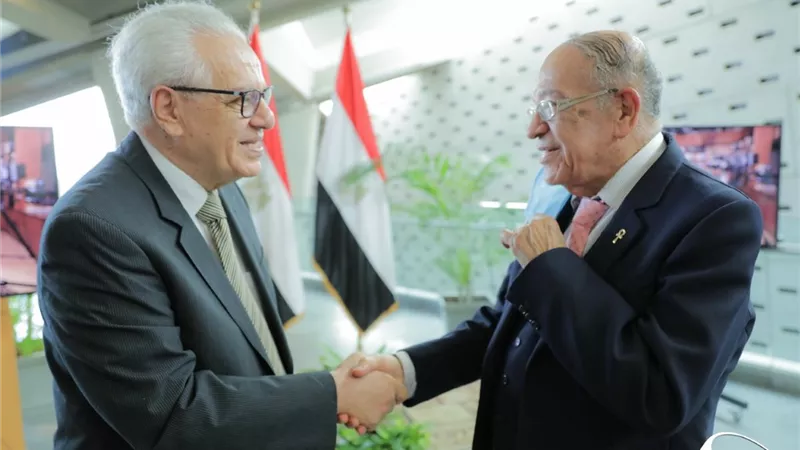 إهداء متحف الفنان محمد شاكر لمكتبة الإسكندرية: