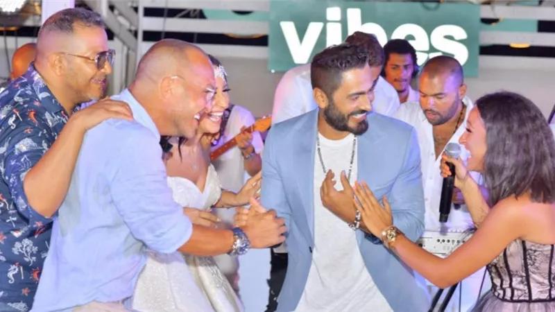 تامر حسني يشعل زفاف ياسر الحريري وإيمان العبد.. صور