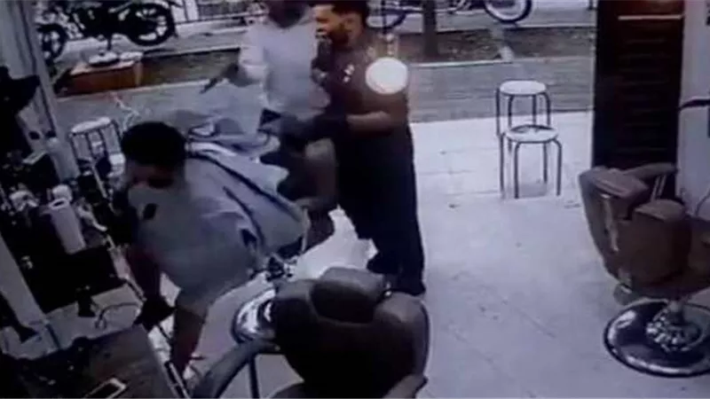 جريمة قتل مروعة في صالون حلاقة