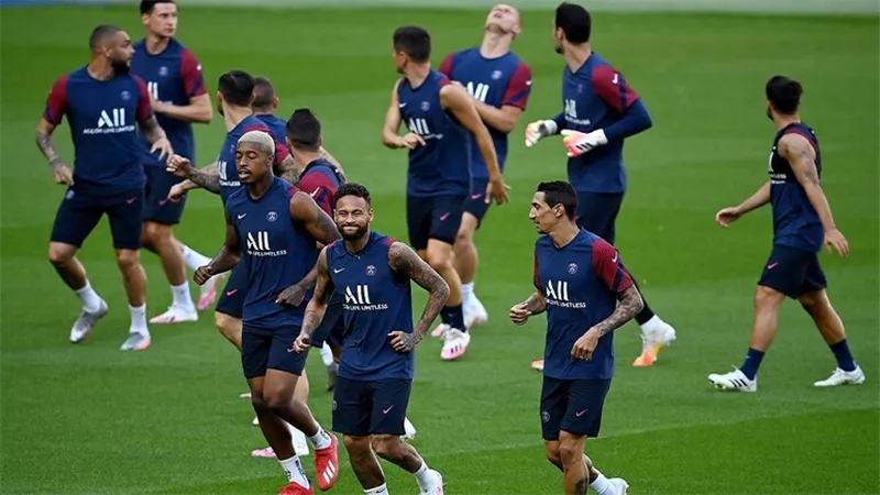 إصابة نجمي باريس سان جيرمان بكورونا
