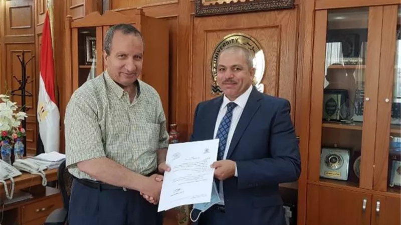 باختصاصات عميد الكلية.. د. امين عبد الغني مشرفا على كلية الاعلام وتكنولوجيا الاتصال جامعة السويس