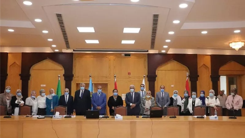 جامعة الأزهر تكرم مستشار رئيس الجمهورية للشئون الصحية ووزيرة الصحة الأسبق