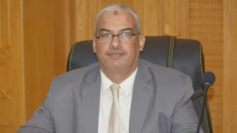 عميد تربية بنين يجتمع بأعضاء هيئة التدريس ومعاونيهم لبحث الاستعداد لامتحانات فرق النقل وبدء العام الدراسي الجديد