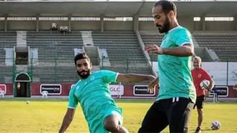ثلاثى الأهلى يستعرض مهاراته على هامش المران.. شاهد