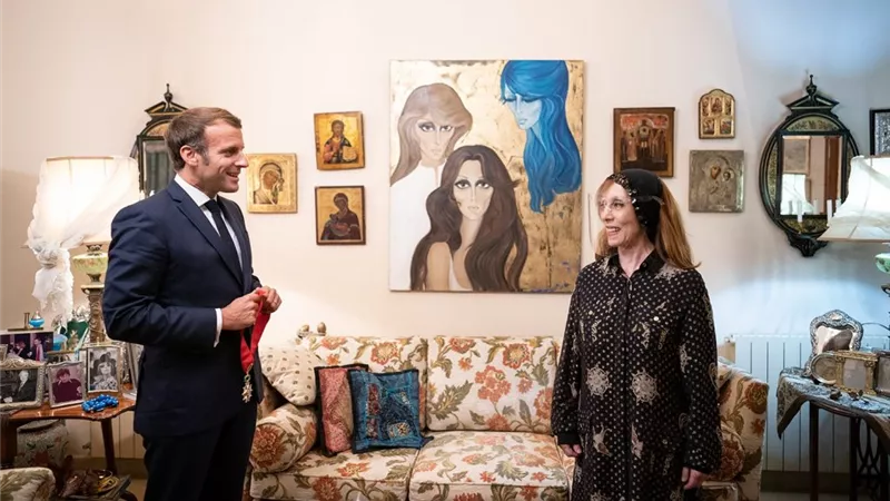 ماذا قالت هيفاء وهبي على زيارة ماكرون للفنانة فيروز