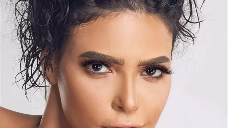 مروة الأزلى تداعب جمهورها وتخطف القلوب بإطلالة جذابة