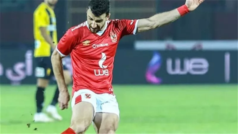 رفع اسم نجم دفاع الأهلي من القائمة في الموسم الجديد