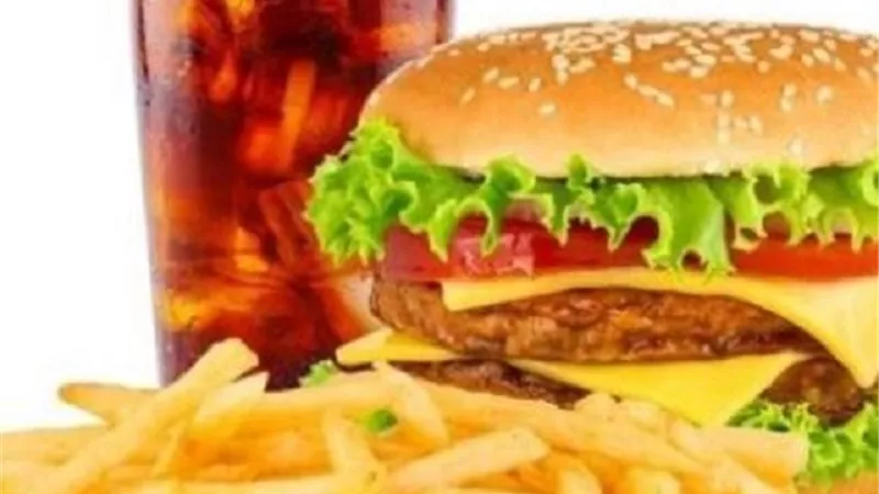 هذا ما تفعله بالشيخوخة البيولوجية ...تأثيرات مخيفة لاطباق الاطعمة السريعة