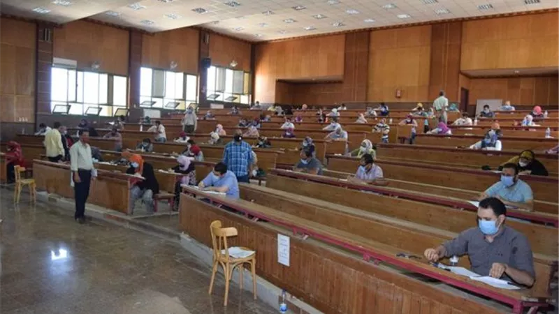 ٣٥٧ طالب يؤدون إمتحانات الدراسات العليا بآداب سوهاج