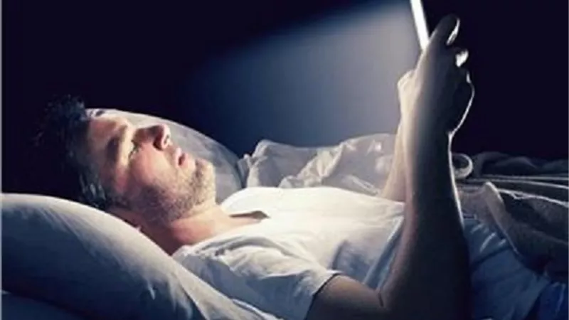 احذر استخدام الهواتف الذكية مساءاً تؤثر على صحتك الانجابية