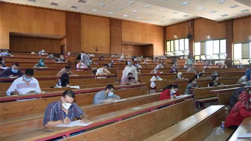 ١٥٠٠ طالب يؤدون إمتحانات الدراسات العليا 