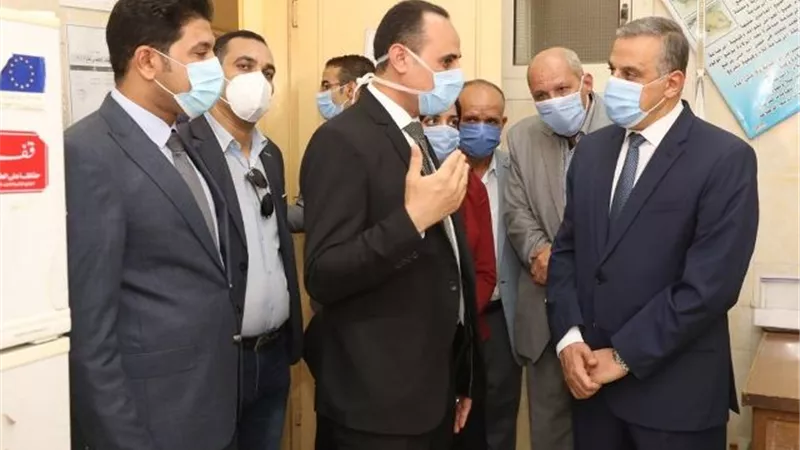 محافظ سوهاج يتفقد القافلة الطبية لعلاج العيون وأمراض الشبكية..صور