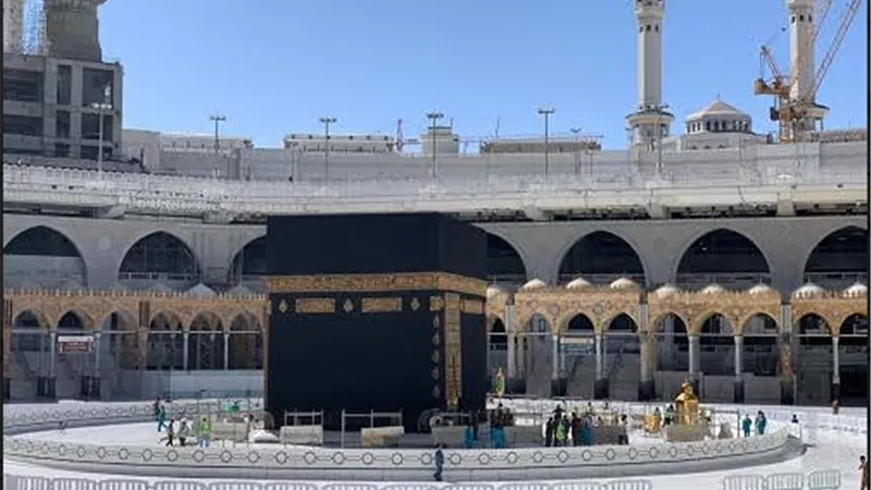 السديس يرفع شكره لخادم الحرمين لموافقته على إقامة مراسم غسل الكعبة المشرفة