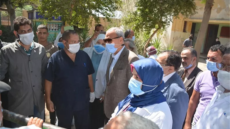 المحافظ يتفقد أعمال تطوير طريق شركات البترول والقوافل البيطربية بشبلنجة
