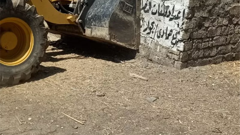 ازاله 208 حاله تعدى على الاراضى الزراعية وأملاك الدولة بقنا
