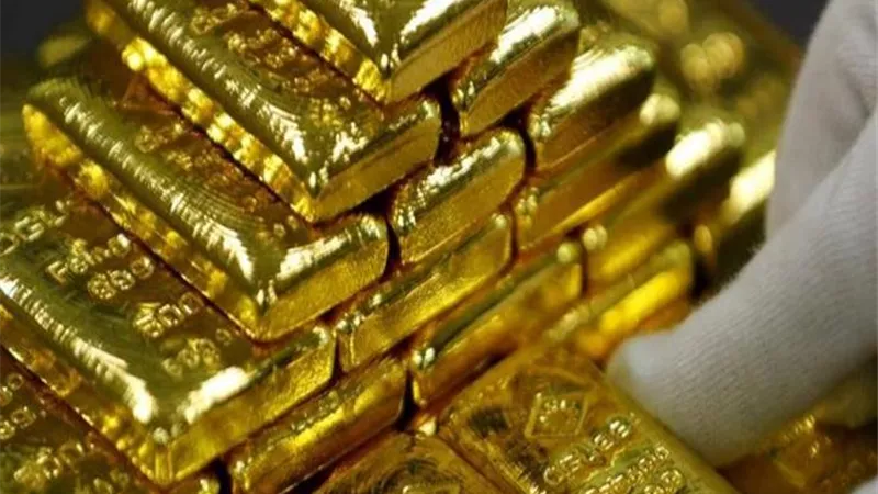 المعدن النفيس يفقد جاذبيته ويتراجع مع صعود الدولار