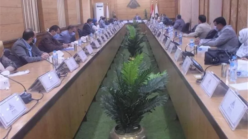 رئيس جامعة بنها يضع خطط العام الدراسى الجديد ويشيد بوحدة ادارة الأزمات