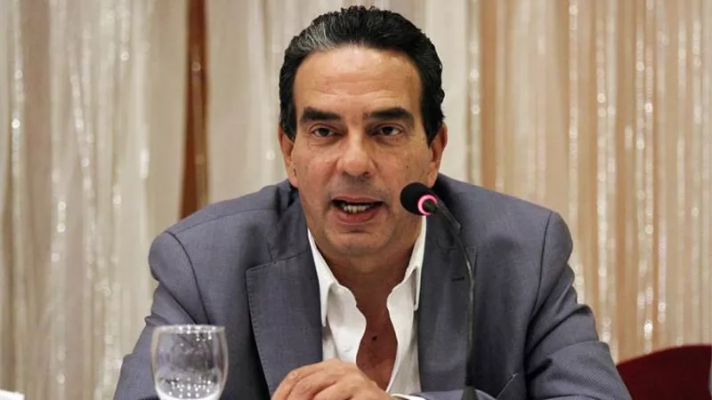 ابو العلا يحسم الجدل بشأن انتقال كورونا عن طريق الاكل ويؤكد أن الخطوره من مواد التغليف