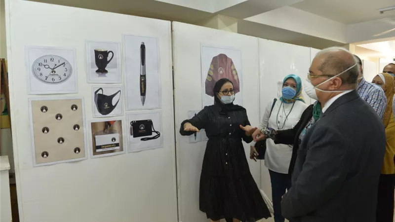رئيس جامعة أسيوط يؤكد أهمية دور الفن فى تحديد هويتنا البصرية داخليا وخارجيا